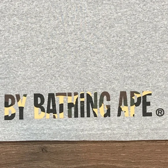 Bape Women’s A Bathing Ape Gray Camouflage Gorilla Graphic T-Shirt Size Small - Picture 5 of 10